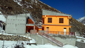 Badrinath ashram south side - March 2016 - 3 (click image to enlarge)